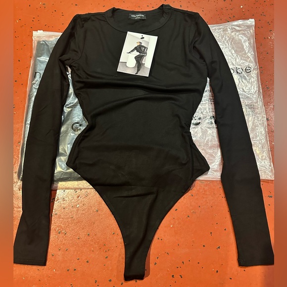 Smooth Crew Bodysuit - Picture 5 of 6